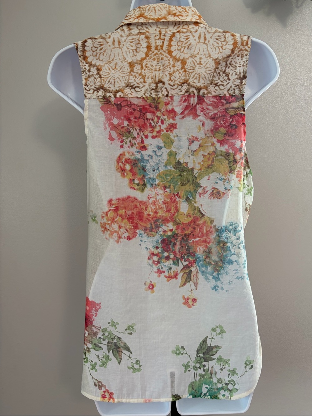 NWT Aratta Silent Journey- Sleeveless Button-Front 2 Pattern Top